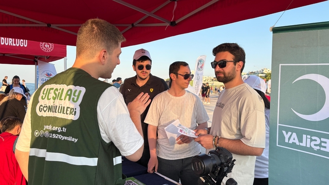 Samsun'daki Gençlik ve Spor Festivali kapsamında Yeşilay stant açtı