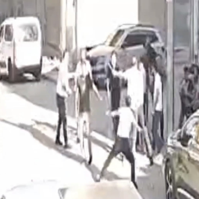 Nusaybin'de silah ve sopalı kavga kamerada; 3 yaralı