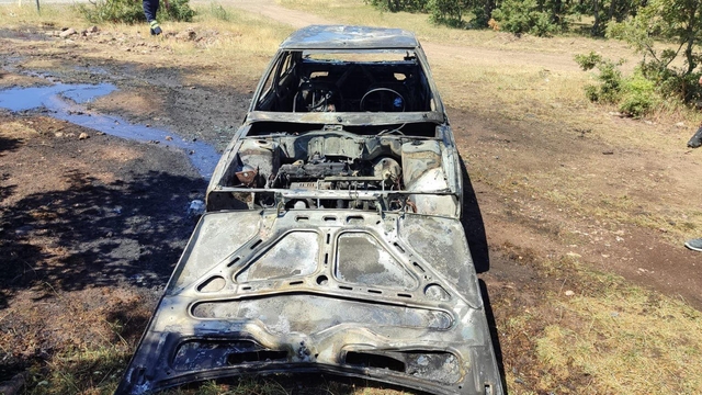 Balıkesir'de park halindeki araç yandı