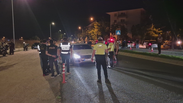 Edirne'de polis ekipleri asayiş ve trafik denetimi yaptı