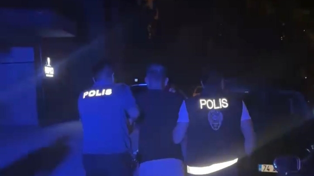 Beyzbol sopası ile saldıran komşusunu vuran şüpheli tutuklandı