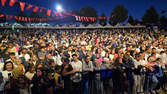 Bursa'da "Geleneksel Bahar Şenliği" düzenlendi