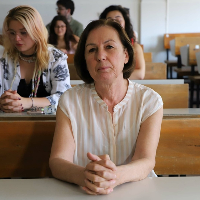 Profesör, emekli olduğu üniversiteye öğrenci olarak döndü