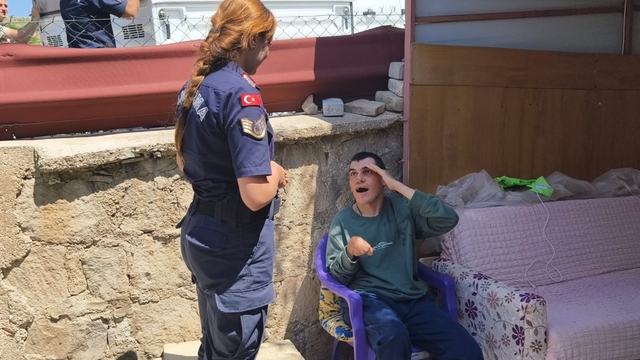 Yozgat'ta jandarma ihtiyaç sahibi 5 engelliye tekerlekli sandalye hediye etti