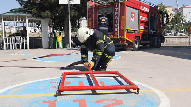 Nevşehir İtfaiyesi'nden elektrikli araç yangınlarını söndürmek için tekerlekli ekipman