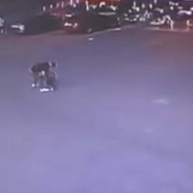 Boşanma aşamasındaki eşini 12 yerinden bıçakladı; saldırı kamerada