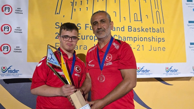 Başkan Çolakbayrakdar, Avrupa ikincisi olan Down Sendromlular Futsal Milli Takımı'nı kutladı