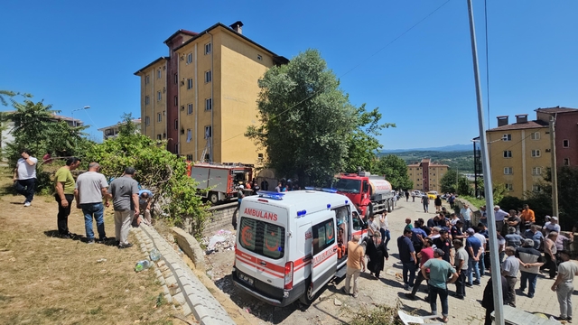 Zonguldak'ta 5 katlı binada patlama; 1'i ağır 5 yaralı