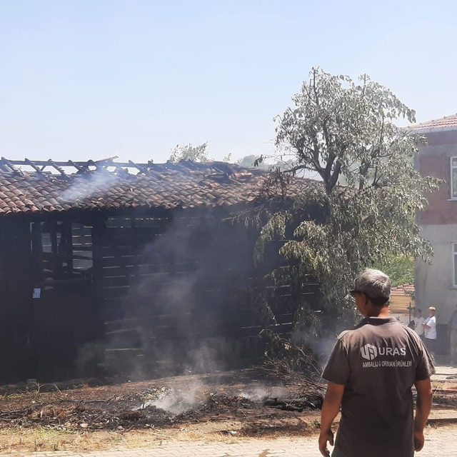 Çan'da bir depoda çıkan yangın söndürüldü