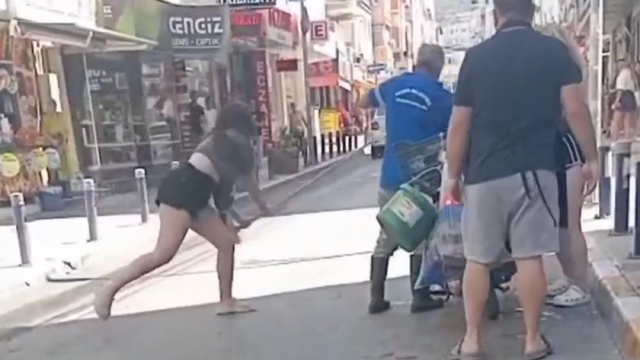 İzmir'de belediye çalışanına saldıran 2 şüpheli tutuklandı