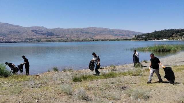 Hazar Gölü çevresinde çevre temizliği çalışması