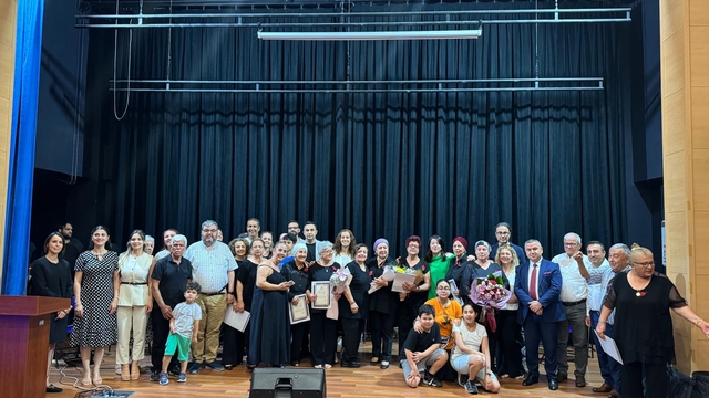 Mersin'de üniversiteli 60 yaş üstü vatandaşlar konser verdi