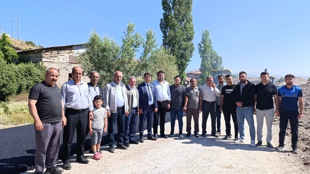 Artova Belediyesince asfaltlama çalışmaları sürüyor