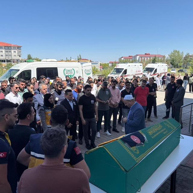 Ağrı'da acil tıp teknisyeni trafik kazasında hayatını kaybetti