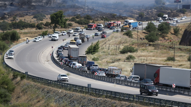 GÜNCELLEME - Çanakkale'de tarım arazisinden ormanlık alana sıçrayan yangına müdahale devam ediyor