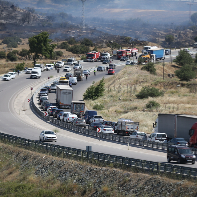 GÜNCELLEME - Çanakkale'de tarım arazisinden ormanlık alana sıçrayan yangına...