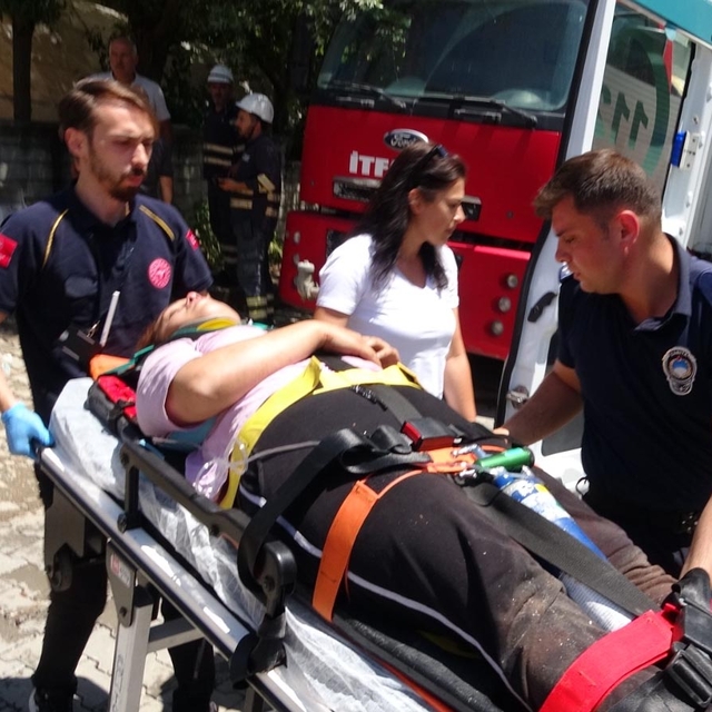 Zonguldak'ta 5 katlı binada patlama; 3'ü ağır, 7 yaralı (2)