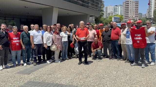 Çukurova Belediyesinde bazı işçiler eylem yaptı