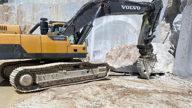 Isparta'da mermer ocağında kafasına taş düşen işçi öldü