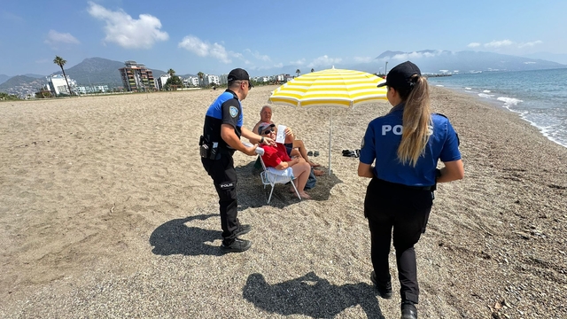 Anamur'da polis ekipleri boğulma olaylarına karşı bilgilendirme çalışması yaptı