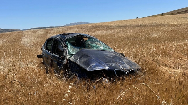 Konya'da devrilen otomobildeki 4 kişi yaralandı
