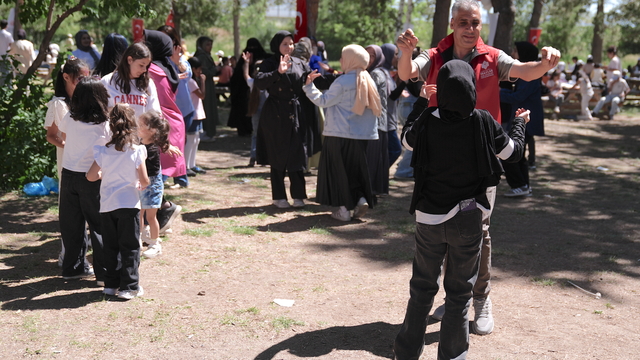 Erzurum'da yetim ve öksüz çocuklar için "piknik şöleni" düzenlendi