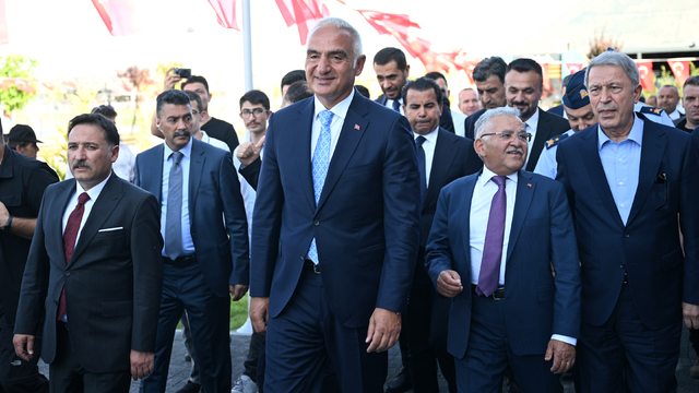 Kültür ve Turizm Bakanı Ersoy, Kayseri'de kütüphane açılışında konuştu: