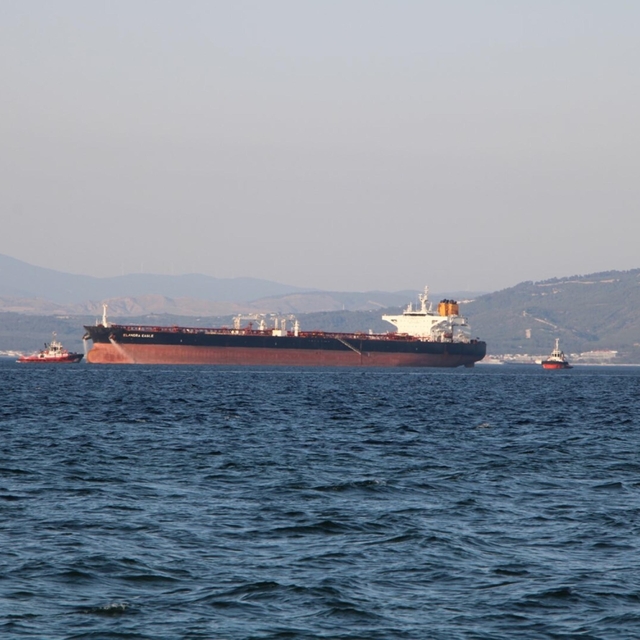 Çanakkale Boğazı'nda gemi arızası; boğaz trafiğe kapatıldı
