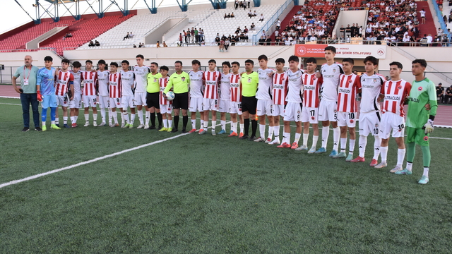 Beşiktaş ve Şırnak Petrol Spor'un U16 takımları dostluk maçına çıktı