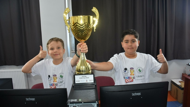 İzmirli öğrencilerin tasarladığı 'çevreci oyun' ödül getirdi