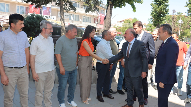 Çorum Valisi Çalgan'dan hacdan dönen Sungurlu Belediye Başkanı Dere'ye ziyaret