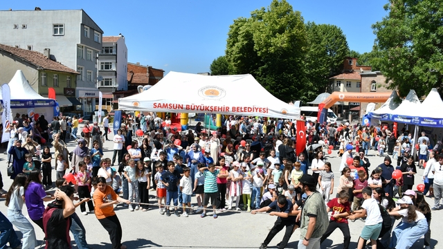 Samsun Büyükşehir Belediyesinden Ladik'te çocuk şenliği