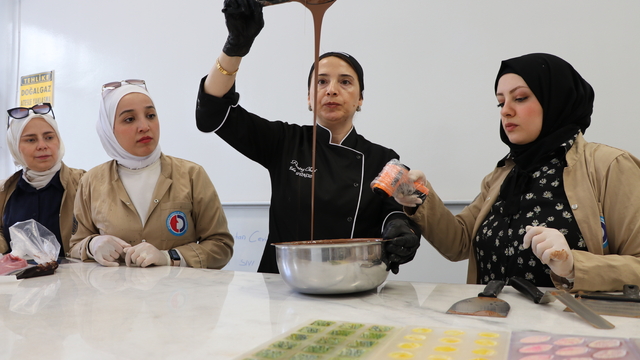 Dezavantajlı kadınlar çikolata üreterek aile ekonomisine katkı sağlayacak