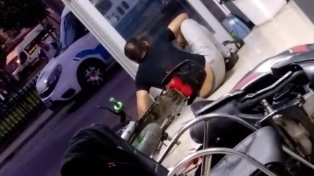 Polise ateş açıp, iş yerine saklanan şüpheli kamerada