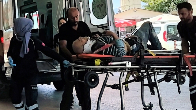 İnşaattan düşen işçi, hastaneye götürülürken çocuklarını sayıkladı