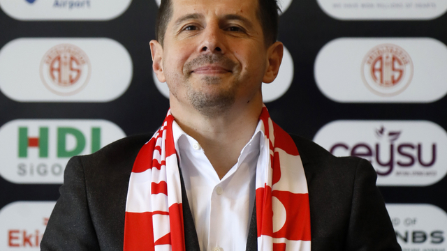 Antalyaspor'da Emre Belözoğlu istifa etti