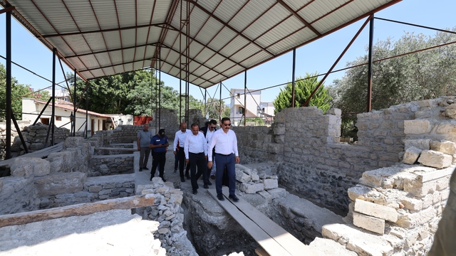 Hatay'da depremde kısmen yıkılan tarihi kilisenin restorasyonu sürüyor
