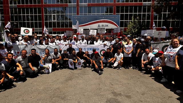 İzmir'de HAK-İŞ'ten kamu işçilerinin sözleşme sürecine ilişkin açıklama