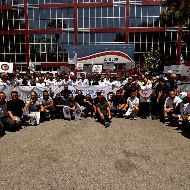 İzmir'de HAK-İŞ'ten kamu işçilerinin sözleşme sürecine ilişkin açıklama