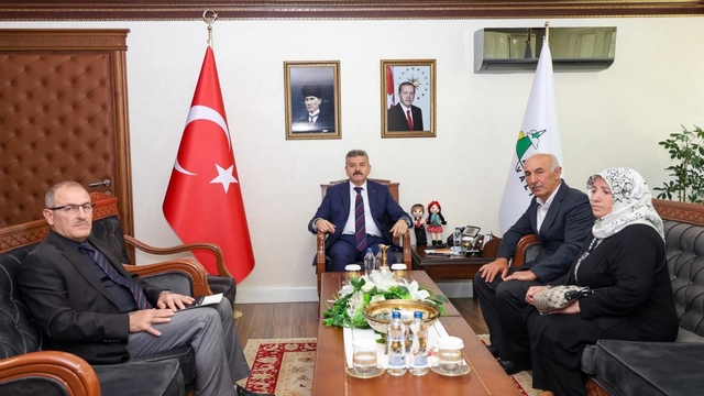 Artvin Valisi Ergün şehit ailesi ile bir araya geldi
