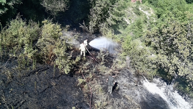 Türkeli'de makilik alanda çıkan yangın söndürüldü