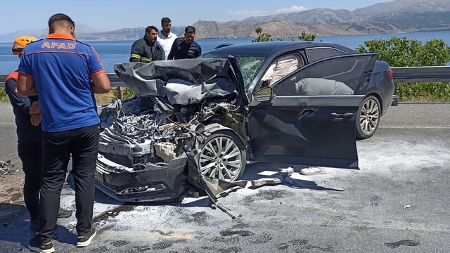 Adilcevaz Kaymakamı Özçelik, kazada yaralandı