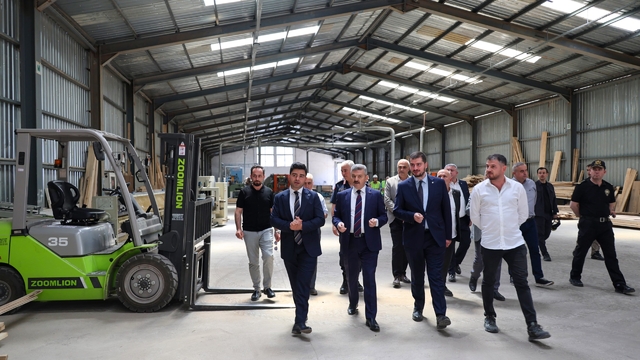 Artvin Valisi Ergün'den orman ürünleri tesisine ziyaret