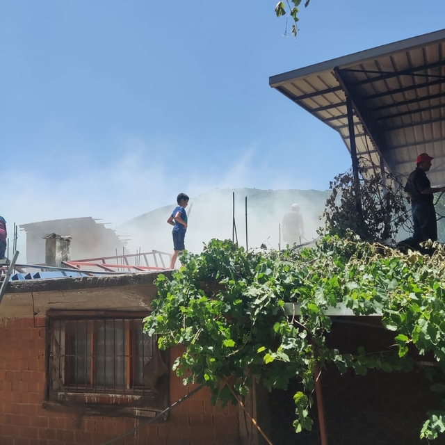 Ödemiş'te evde çıkan yangın söndürüldü