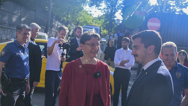 Fransız sanatçı Ememem, Ankara'da kaldırıma mozaik çalışması yaptı
