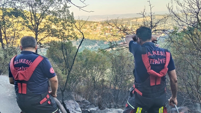 Orman yangını 2 saatte söndürüldü