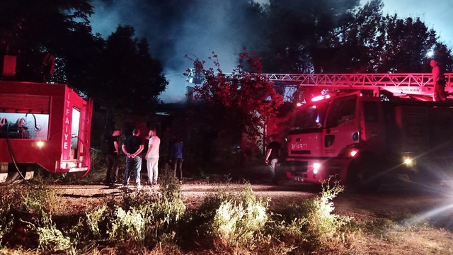 Bilecik'te depoda çıkan yangın söndürüldü