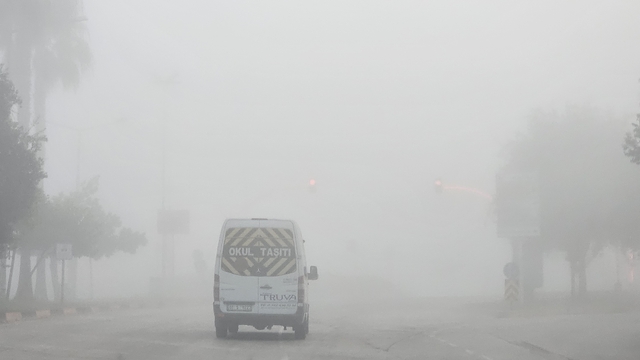 Adana'da sabah saatlerinde sis etkili oldu