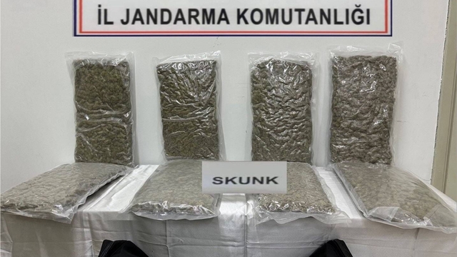 Tekirdağ'da 12 kilogram uyuşturucu ele geçirilen otomobilin sürücüsü gözaltına alındı