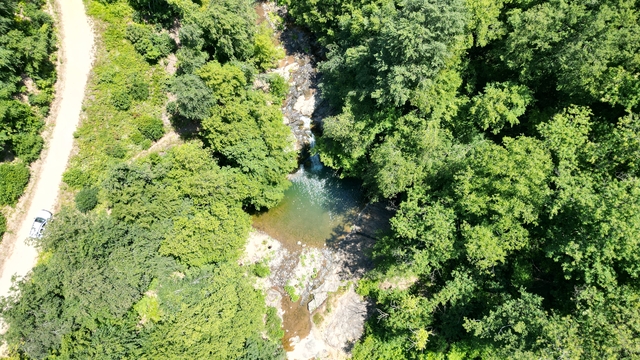 Küre Dağları Milli Parkı'nın eteğindeki Gölderesi Şelalesi dron ile görüntülendi